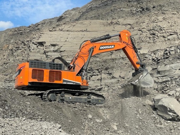 Doosan DX1000 LC - тяжелый экскаватор для работы в карьере